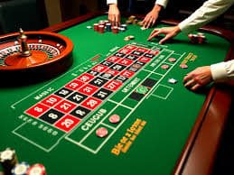 zorototo resmi Qiu Qiu mobile app interface showing live table, betting controls, and chat